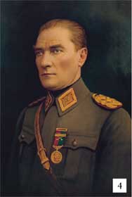 Gazi Mustafa Kemal Atatürk ünüformalı resmi