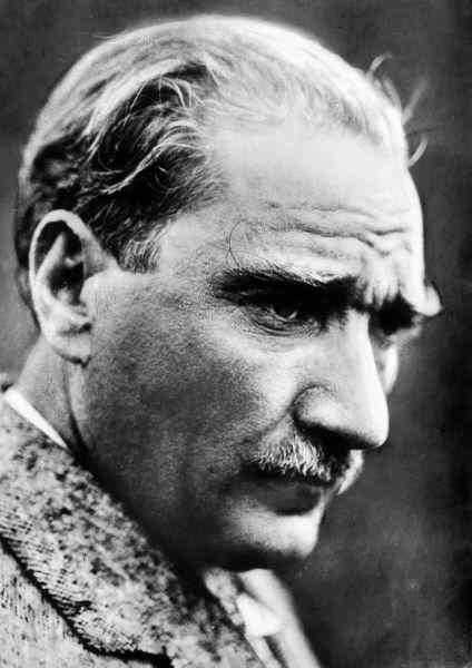 Mustafa Kemal Atatürk portresi posteri resmi