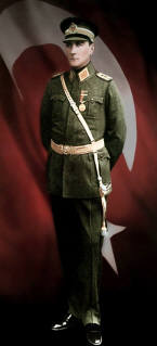 üniformalı Atatürk resmi posteri 